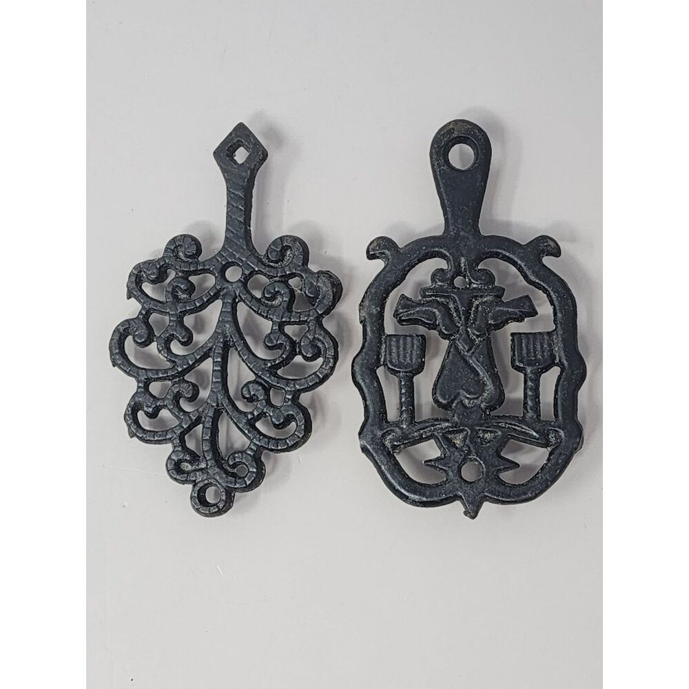 Vintage L.E.G.O. Made in Taiwan Cast Iron Trivet‎ Set With Heart & Vine Design